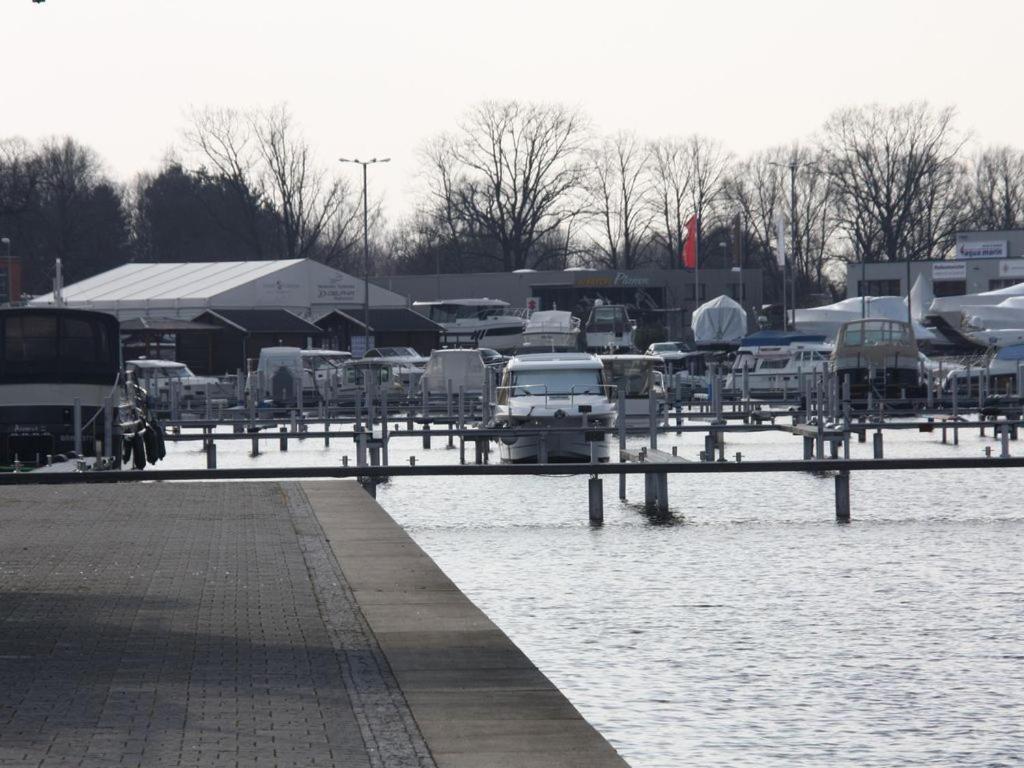 Zum Grossen Zernsee Am Hafen Kolonie Zern Buitenkant foto